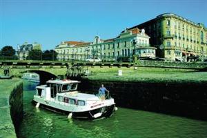 Penichette 1106 Flying Bridge, St-Leger-sur-DheuneBurgundyFrance